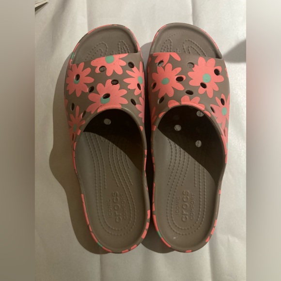 Crocs printed Platform Classic Slide - Picture 2 of 4
